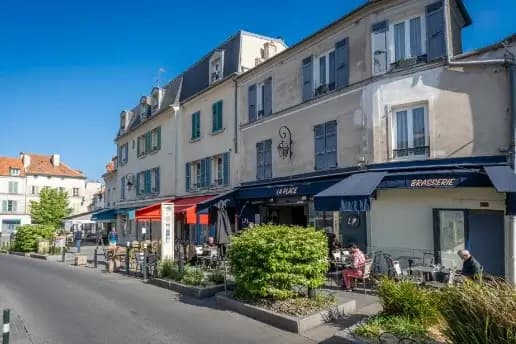 Vue de Nanterre illustrant une campagne de distribution de flyers