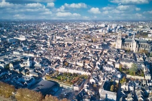 Vue d’Orléans illustrant la distribution de flyer et prospectus