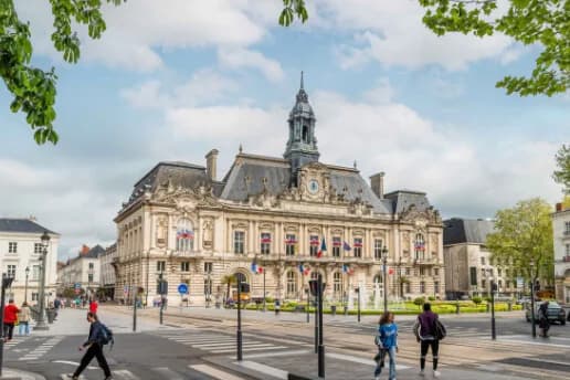 Vue de Tours illustrant la distribution de flyer et prospectus