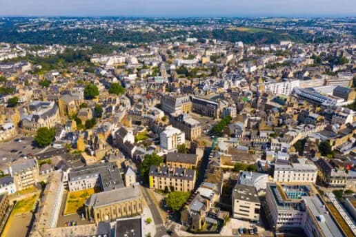 Vue de Saint-Brieuc illustrant la distribution de flyer et prospectus